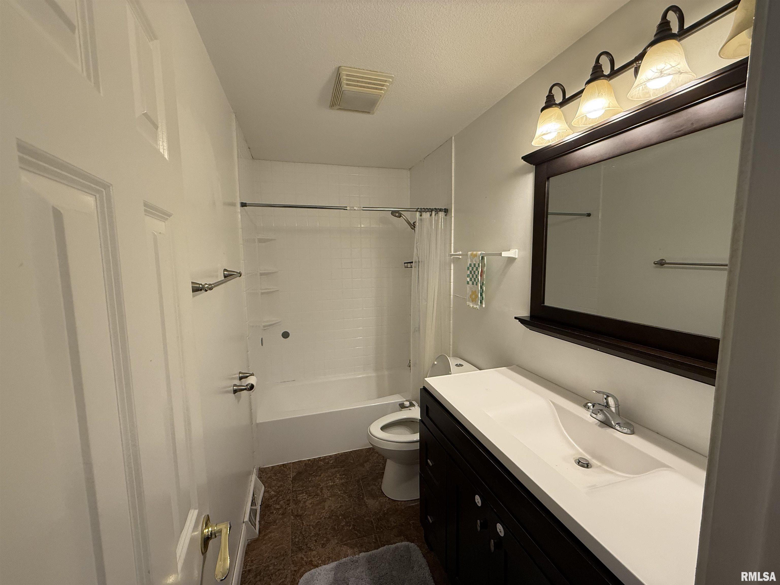 6345 North Randwick Road Peoria, IL 61615 - Photo 39 of 81 Gallery Image 39