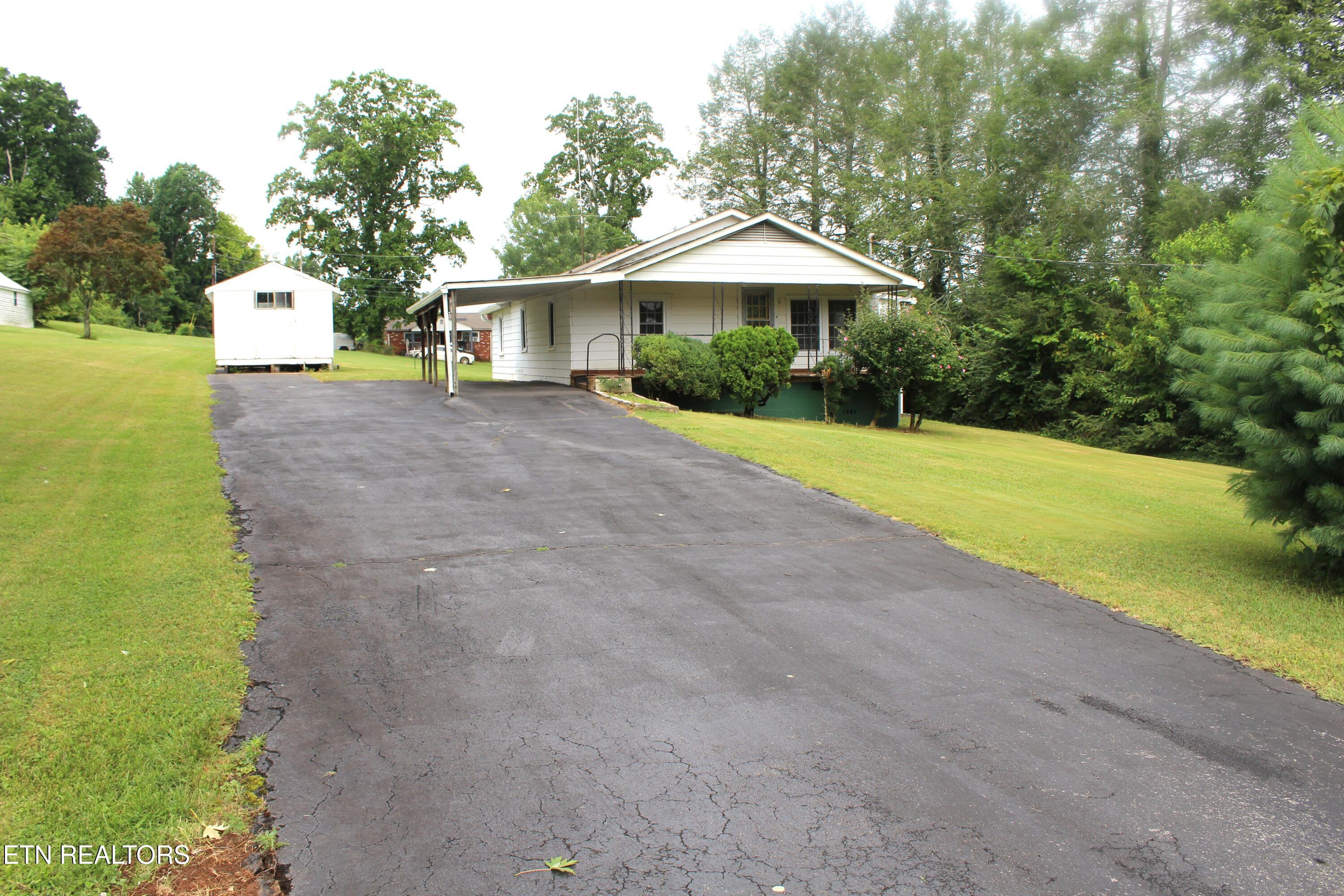 1507 Paris Road Knoxville, TN 37912 - Photo 5 of 29 IMG_5355