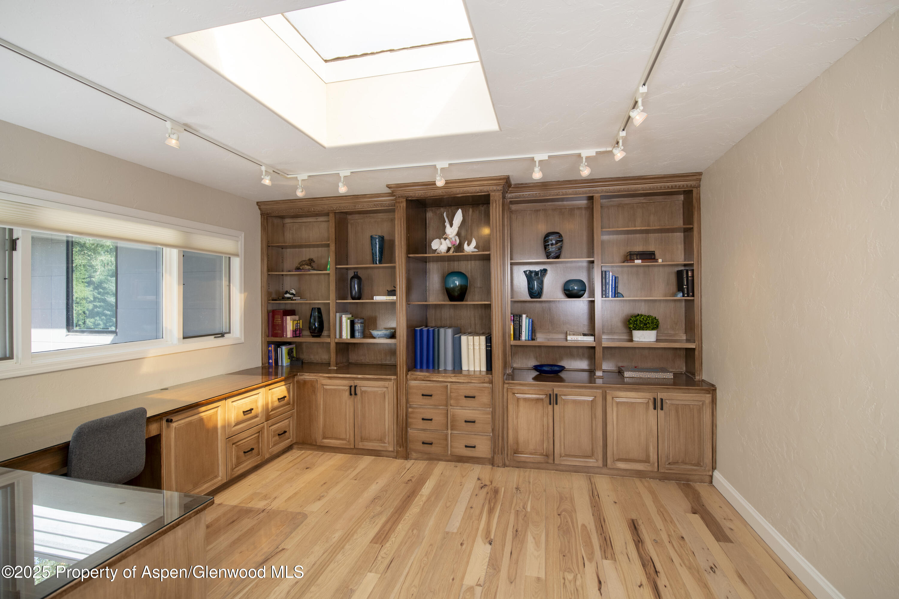 1417 Sierra Vista Drive Aspen, CO 81611 - Photo 13 of 37 a large kitchen with stainless steel appliances granite countertop a lot of cabinets and wooden floor