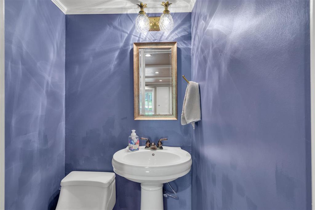 9856 Shoreview Road Dallas, TX 75238 - Photo 15 of 40