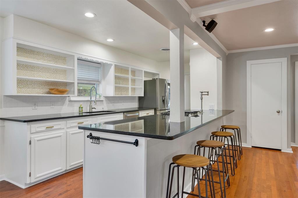 9856 Shoreview Road Dallas, TX 75238 - Photo 18 of 40