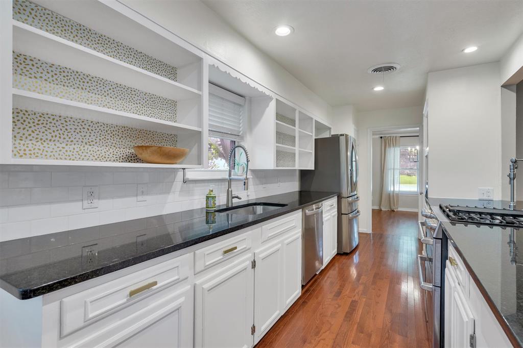 9856 Shoreview Road Dallas, TX 75238 - Photo 19 of 40