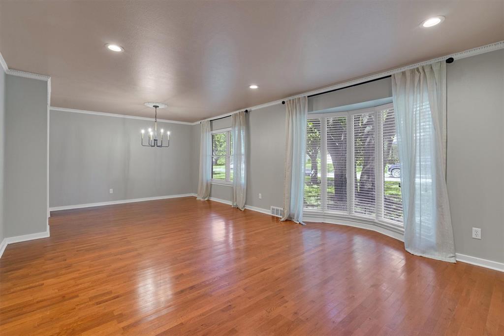 9856 Shoreview Road Dallas, TX 75238 - Photo 6 of 40