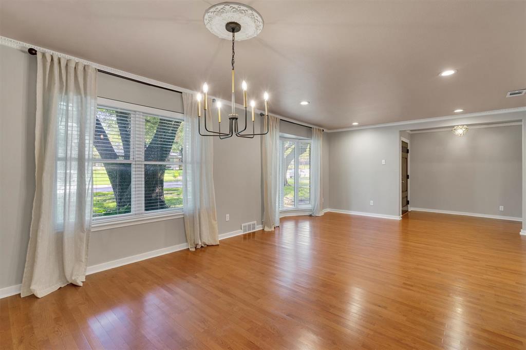 9856 Shoreview Road Dallas, TX 75238 - Photo 8 of 40