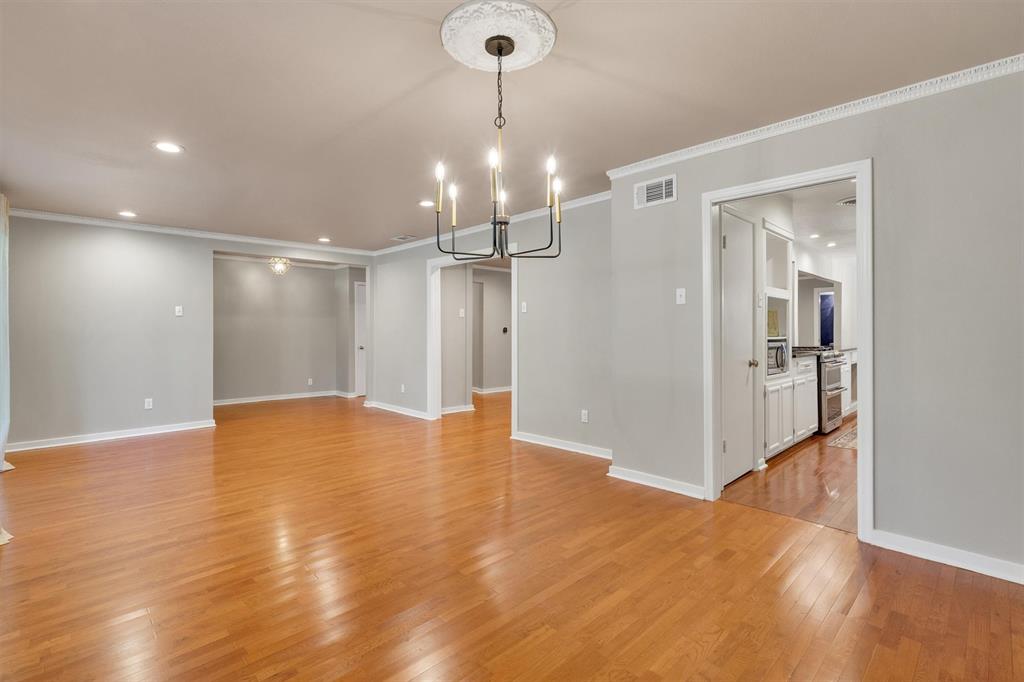 9856 Shoreview Road Dallas, TX 75238 - Photo 9 of 40