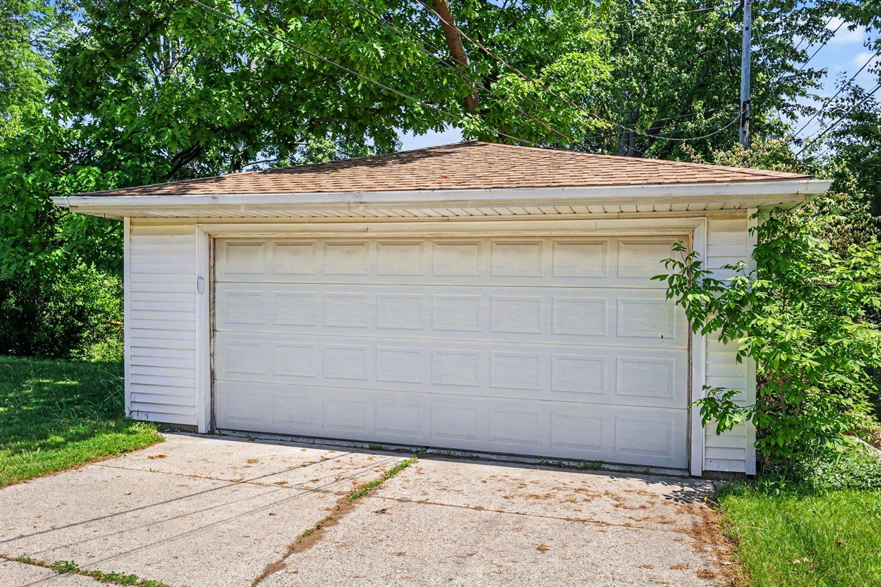 2117 Edwin Place Lansing, MI 48911 - Photo 6 of 39