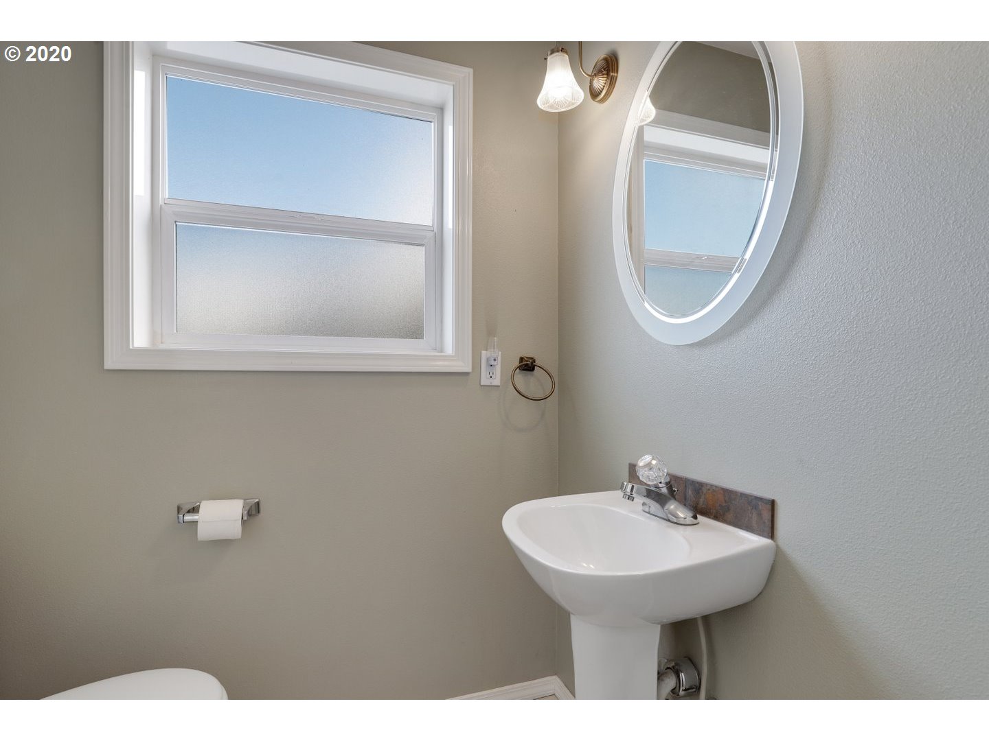 12 Northeast Bridgeton Road Portland, OR 97211 - Photo 11 of 31 Gallery Image 11