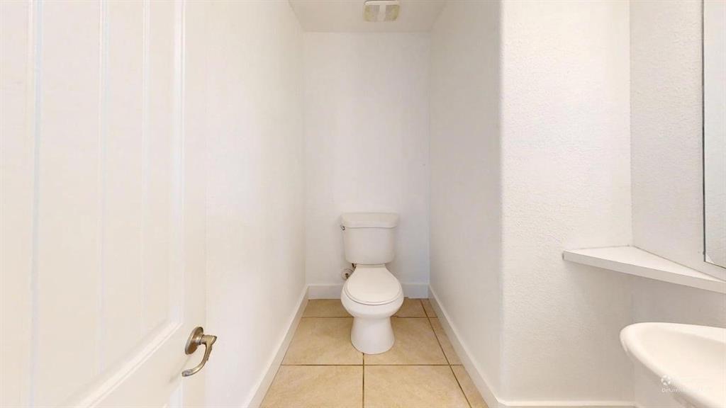 101 Rocky Pine Road McKinney, TX 75072 - Photo 36 of 39 a bathroom with a toilet