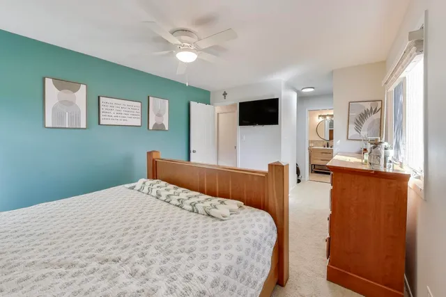 $220,000 | 1424 Stonebridge Circle, Unit L4, Wheaton, IL 60189