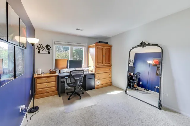 $220,000 | 1424 Stonebridge Circle, Unit L4, Wheaton, IL 60189