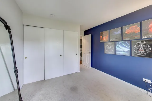 $220,000 | 1424 Stonebridge Circle, Unit L4, Wheaton, IL 60189