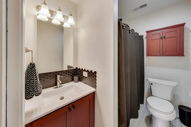 $220,000 | 1424 Stonebridge Circle, Unit L4, Wheaton, IL 60189