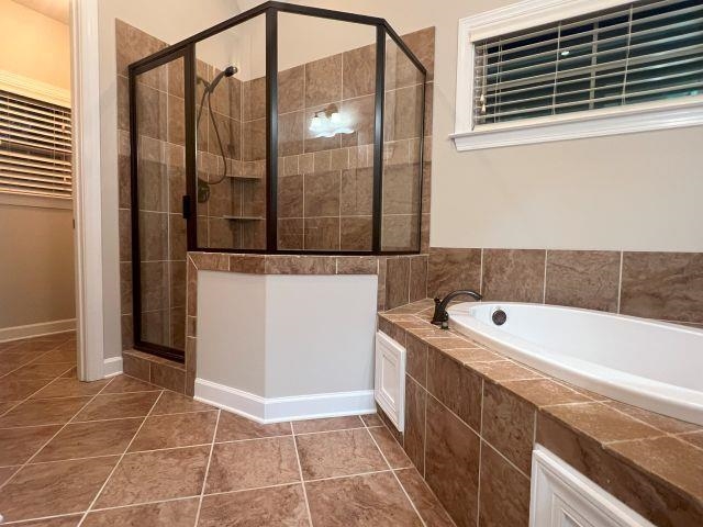 1977 Rochelle Lane Cordova, TN 38016 - Photo 8 of 26 a bathroom with a bathtub and a shower