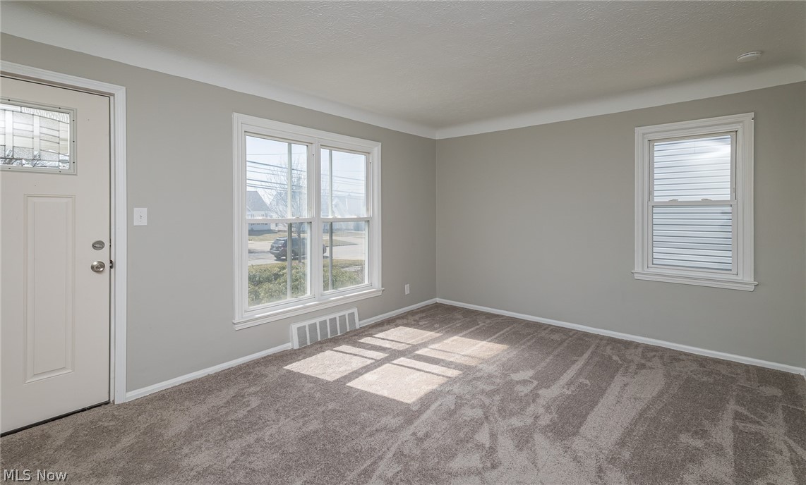 15601 Turney Road Maple Heights, OH 44137 - Photo 4 of 29