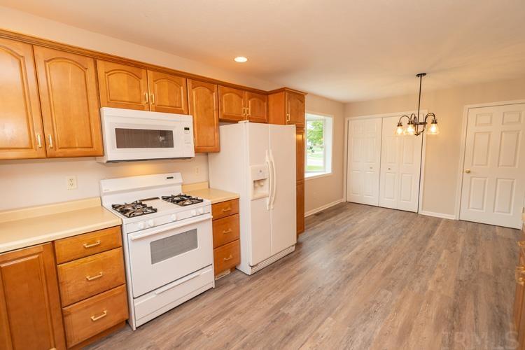 719 Mohawk Drive Nappanee, IN 46550 - Photo 11 of 36