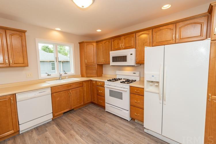 719 Mohawk Drive Nappanee, IN 46550 - Photo 14 of 36