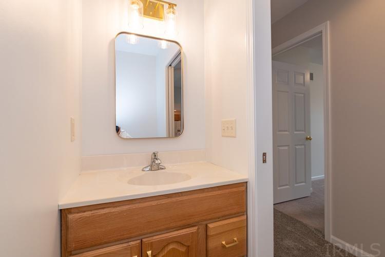 719 Mohawk Drive Nappanee, IN 46550 - Photo 21 of 36