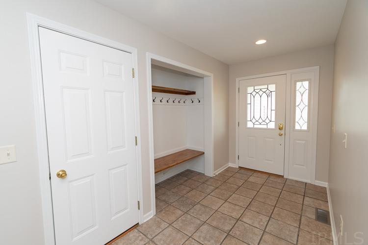 719 Mohawk Drive Nappanee, IN 46550 - Photo 4 of 36