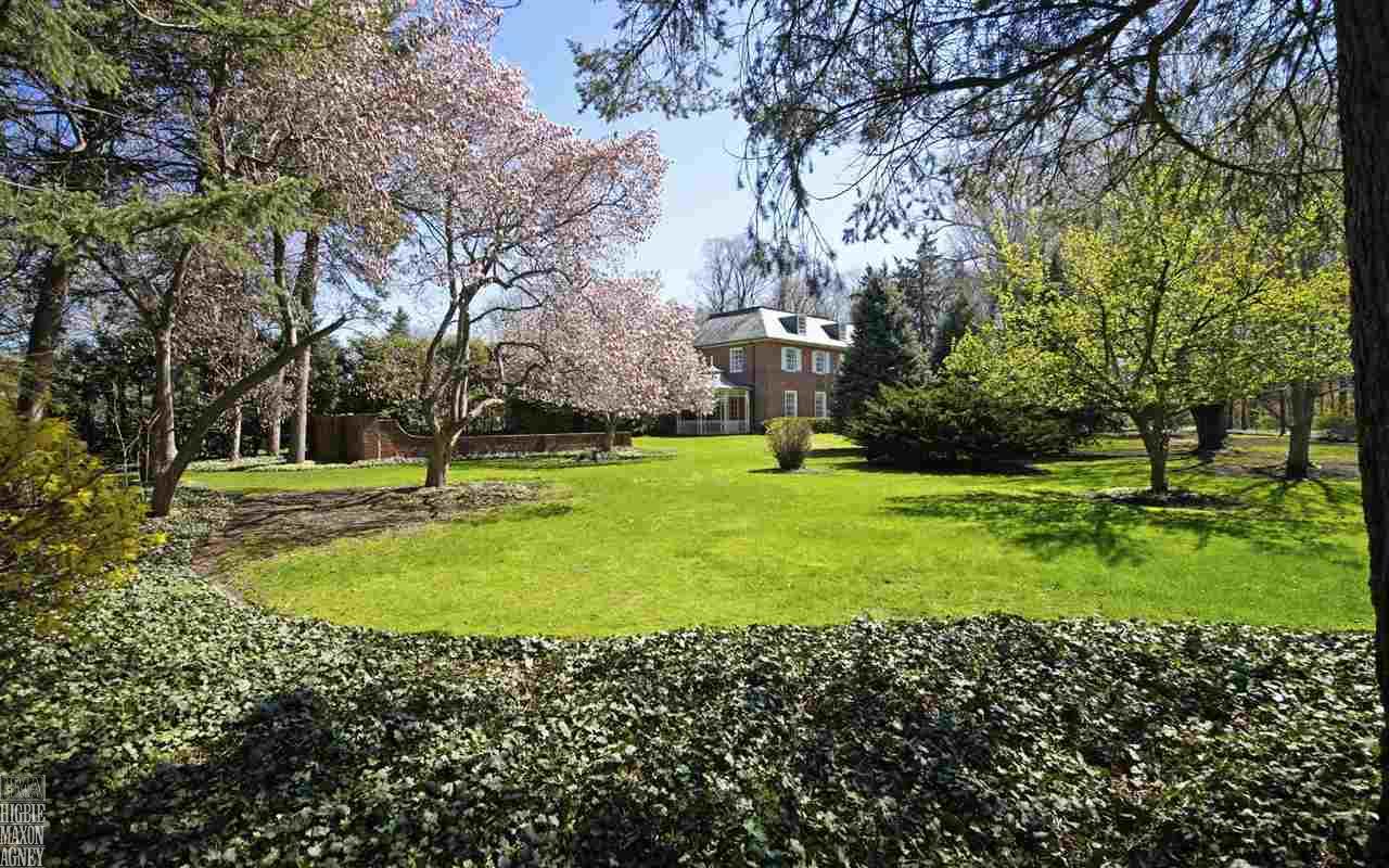 55 South Deeplands Road Grosse Pointe, MI 48236 - Photo 17 of 30 31241193-16.JPG