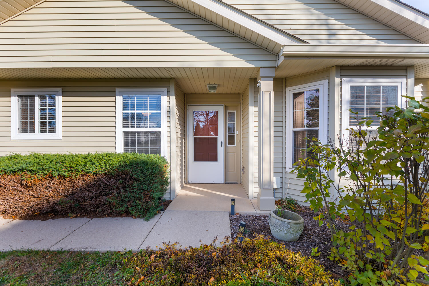 31 Rolling Oaks Road, Unit A Sugar Grove, IL 60554 - Photo 2 of 25 a view of a house with potted plants