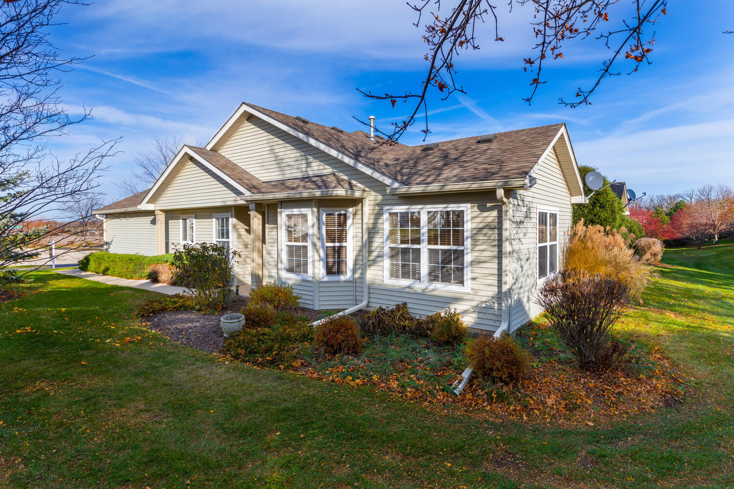 31 Rolling Oaks Road, Unit A Sugar Grove, IL 60554 - Photo 23 of 25 a front view of a house with a yard