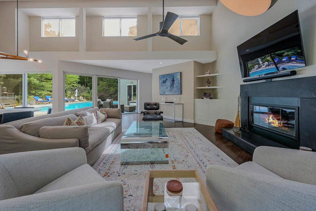 12 Rose Hill Road East Hampton, NY 11937 - Photo 3 of 17