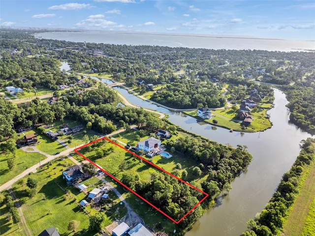 $162,000 | 1005 South Country Club Drive, Shoreacres, TX 77571