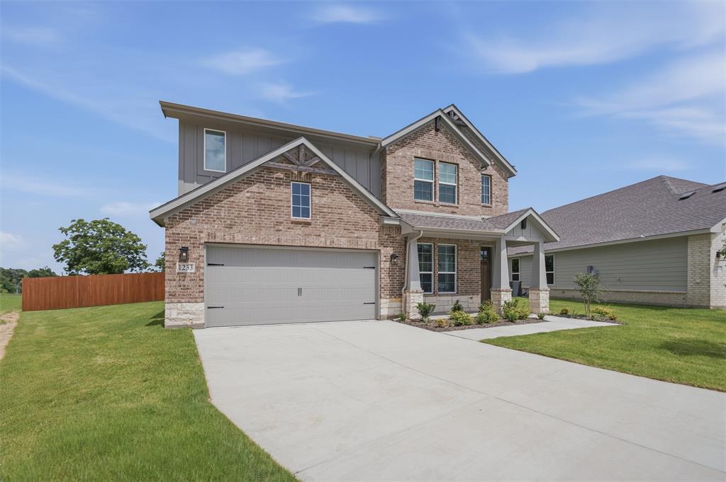 1233 Frio Drive Springtown, TX 76082 - Photo 4 of 29