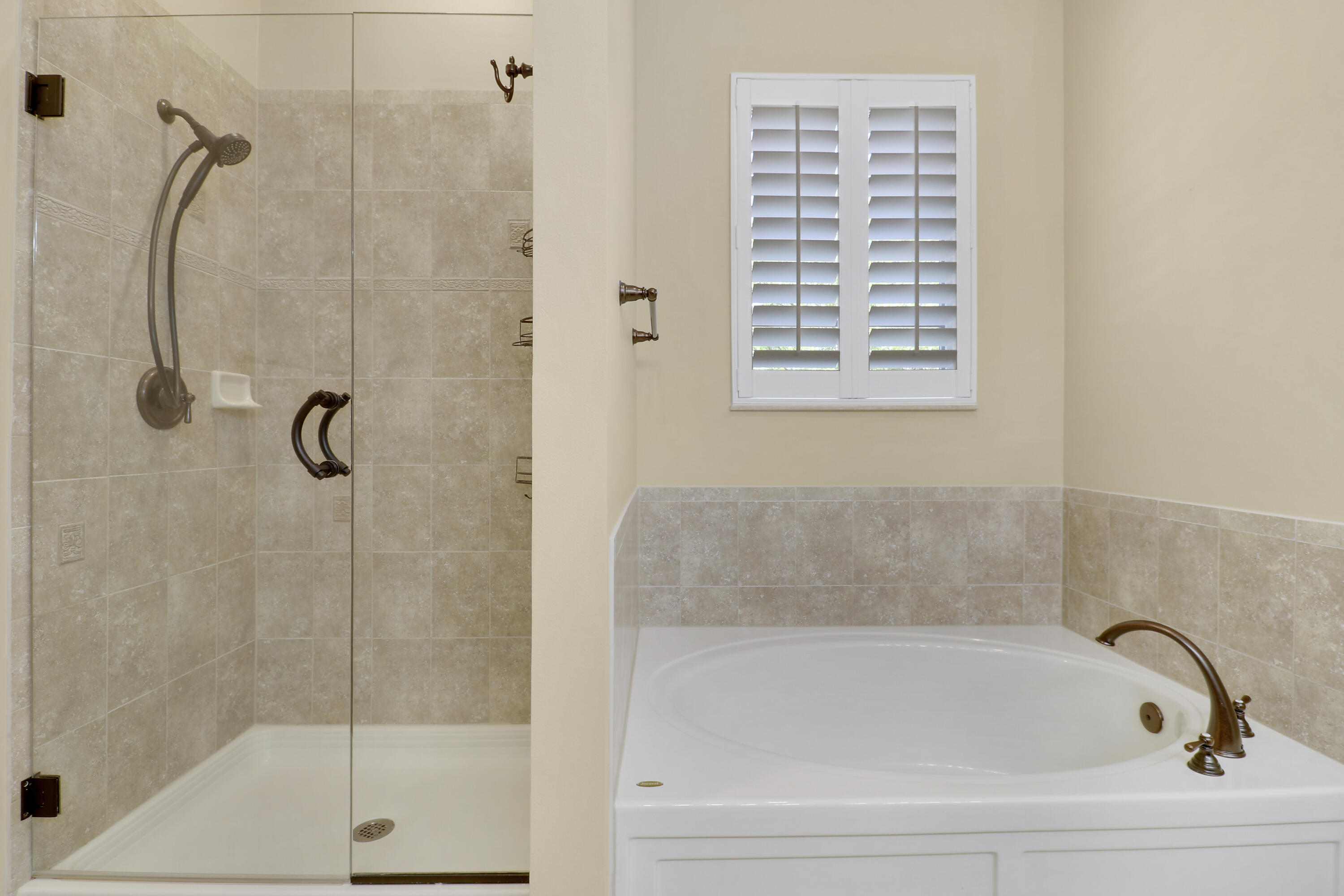138 Tallow Trail Jupiter, FL 33458 - Photo 20 of 38 a bathroom with a bath tub and shower