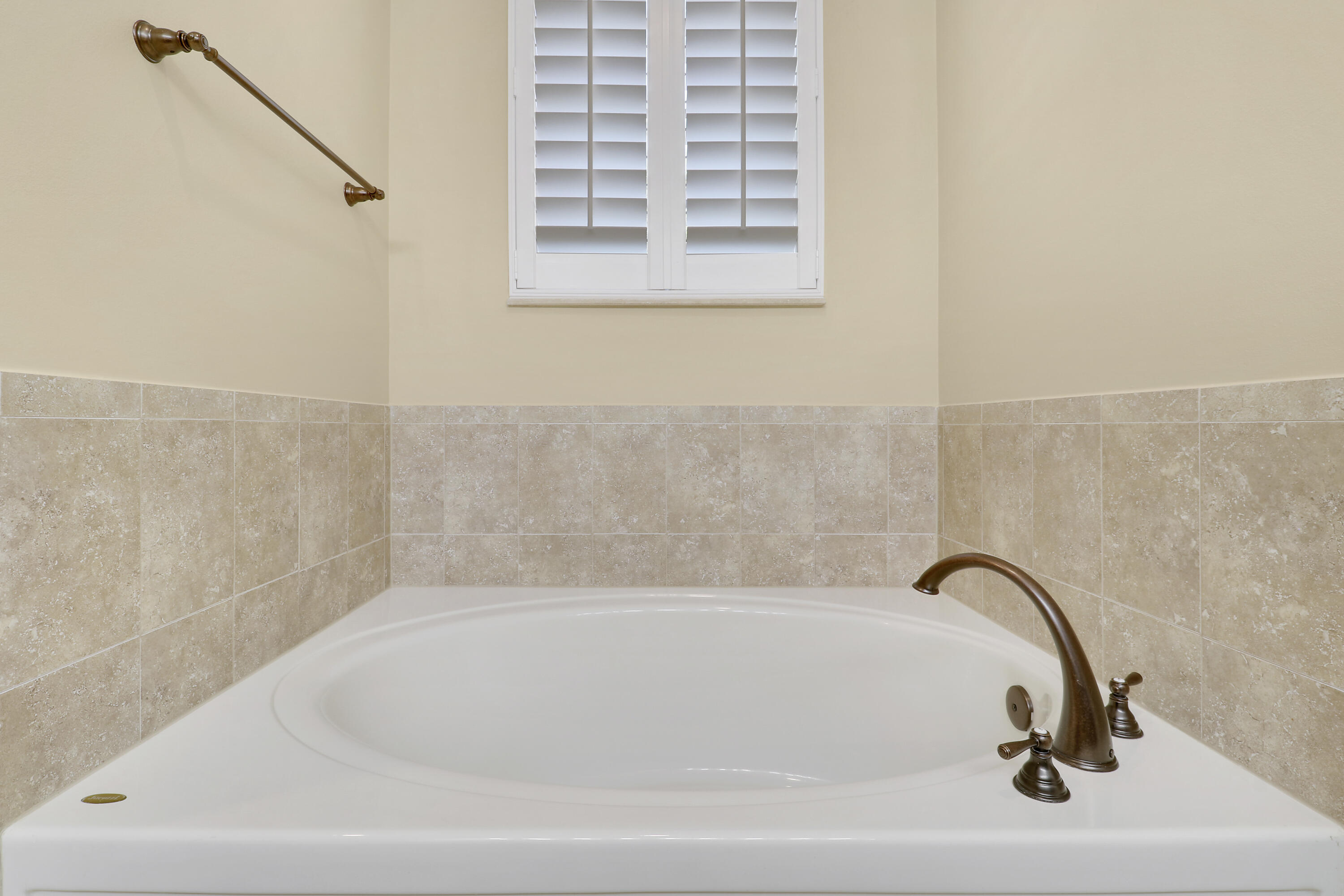 138 Tallow Trail Jupiter, FL 33458 - Photo 23 of 38 a bathroom with a bathtub