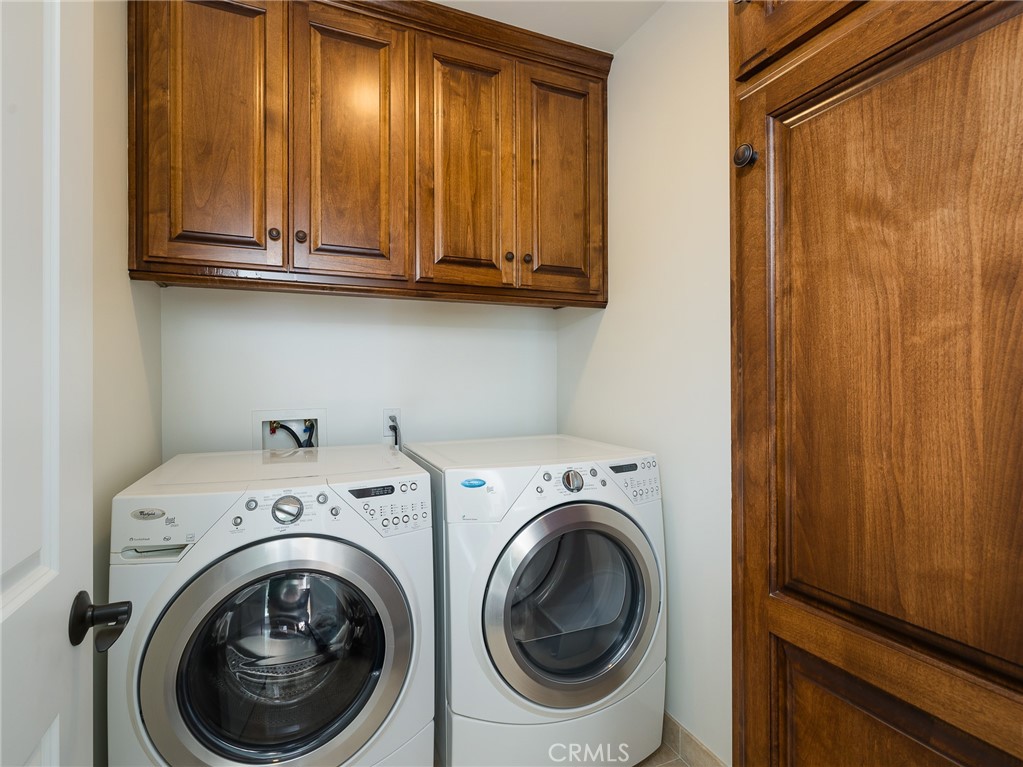 8 Stallion Road Rancho Palos Verdes, CA 90275 - Photo 34 of 56 a utility room with dryer and washer