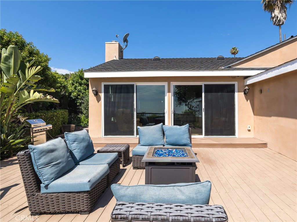 8 Stallion Road Rancho Palos Verdes, CA 90275 - Photo 38 of 56 a outdoor living space with furniture and a potted plant