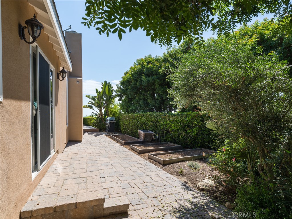8 Stallion Road Rancho Palos Verdes, CA 90275 - Photo 46 of 56 a view of backyard with green space