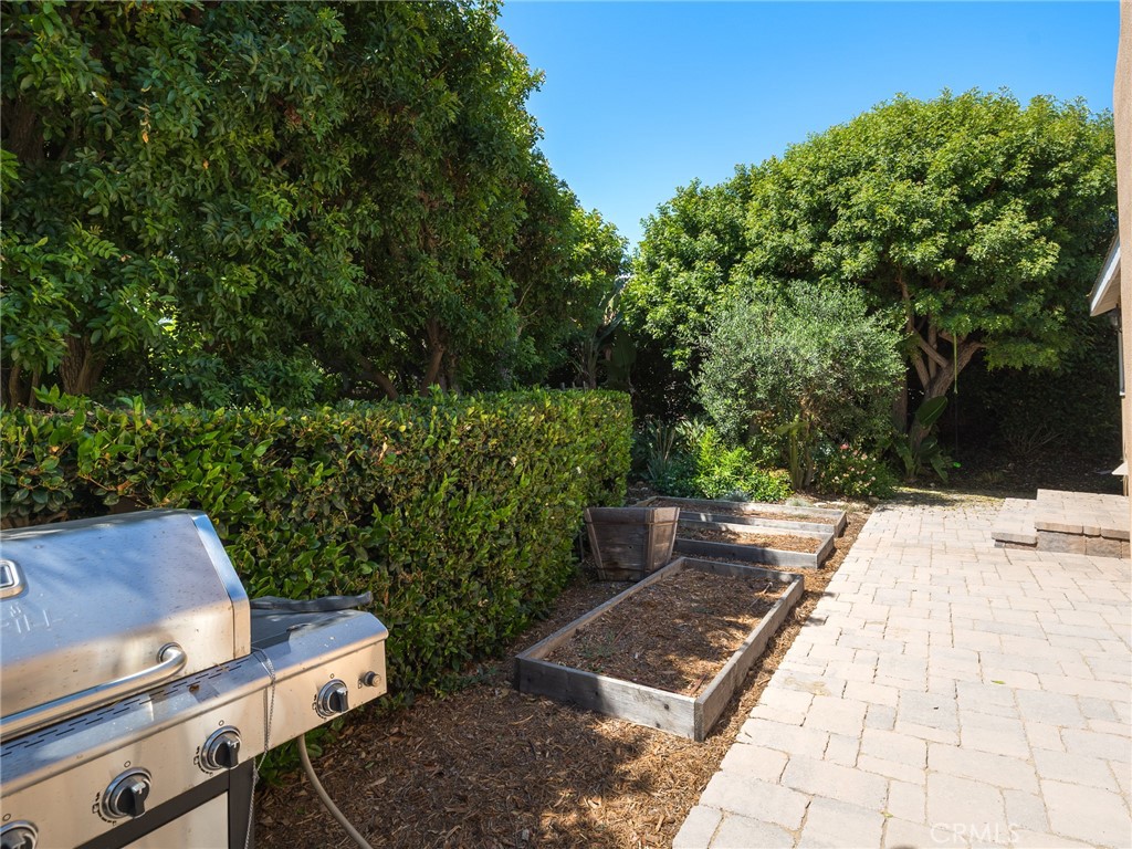 8 Stallion Road Rancho Palos Verdes, CA 90275 - Photo 47 of 56 a view of a patio with dining table and chairs with wooden fence