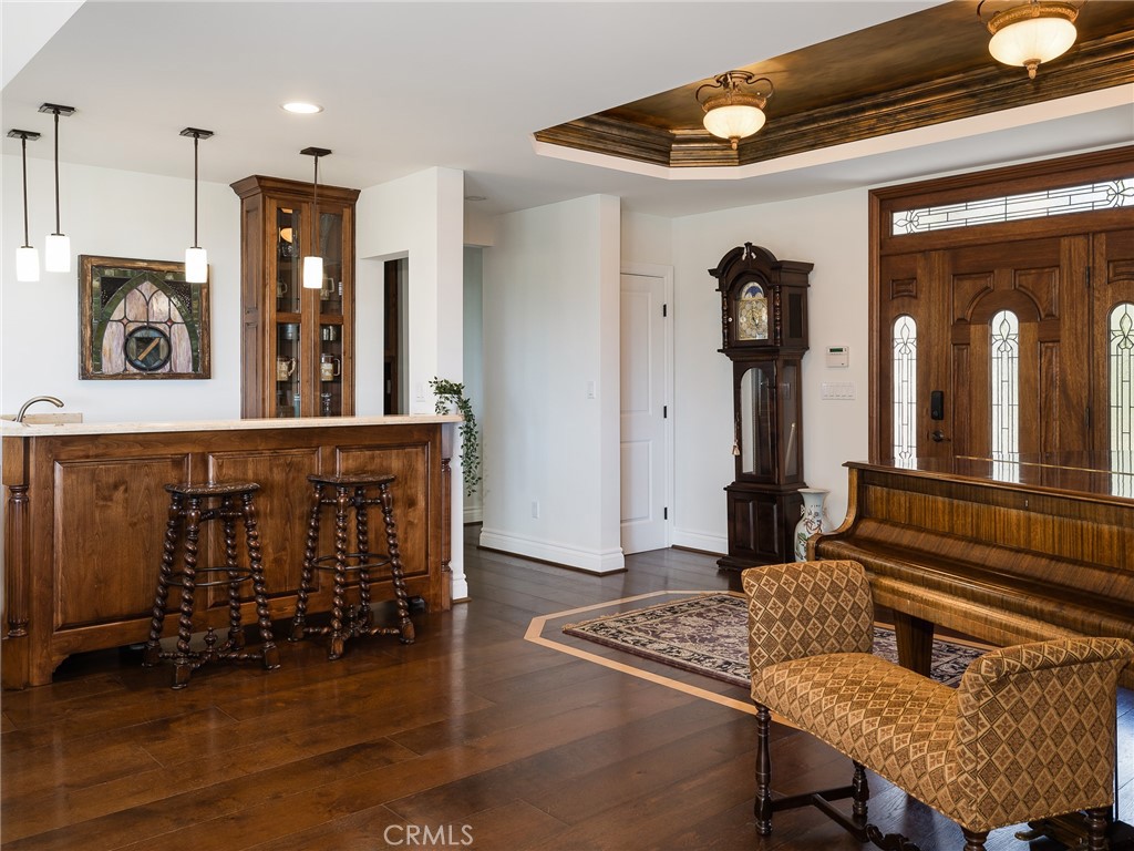 8 Stallion Road Rancho Palos Verdes, CA 90275 - Photo 5 of 56 a living room with furniture