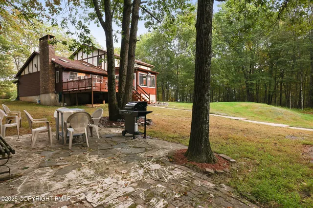 a view of a outdoor space