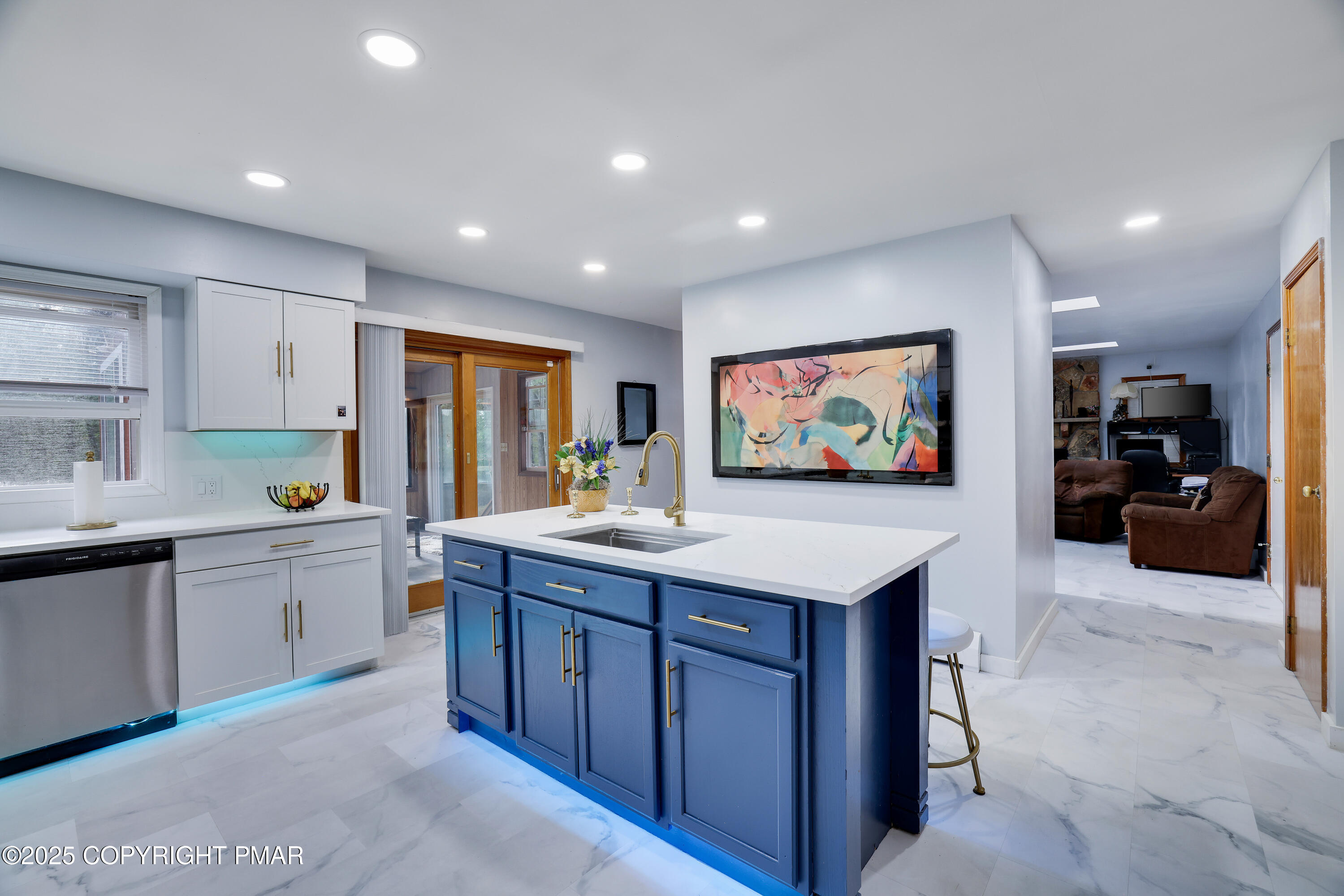 161 Shepherd Lane Swiftwater, PA 18370 - Photo 5 of 45 RBR54945