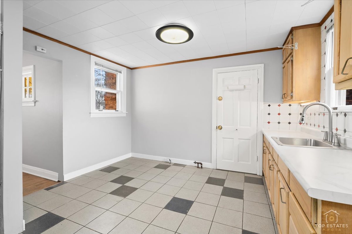 304 East Camp McDonald Road Prospect Heights, IL 60070 - Photo 13 of 31