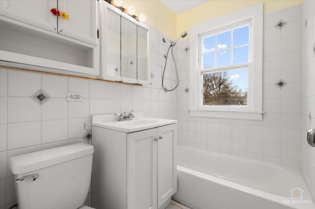 304 East Camp McDonald Road Prospect Heights, IL 60070 - Photo 16 of 31