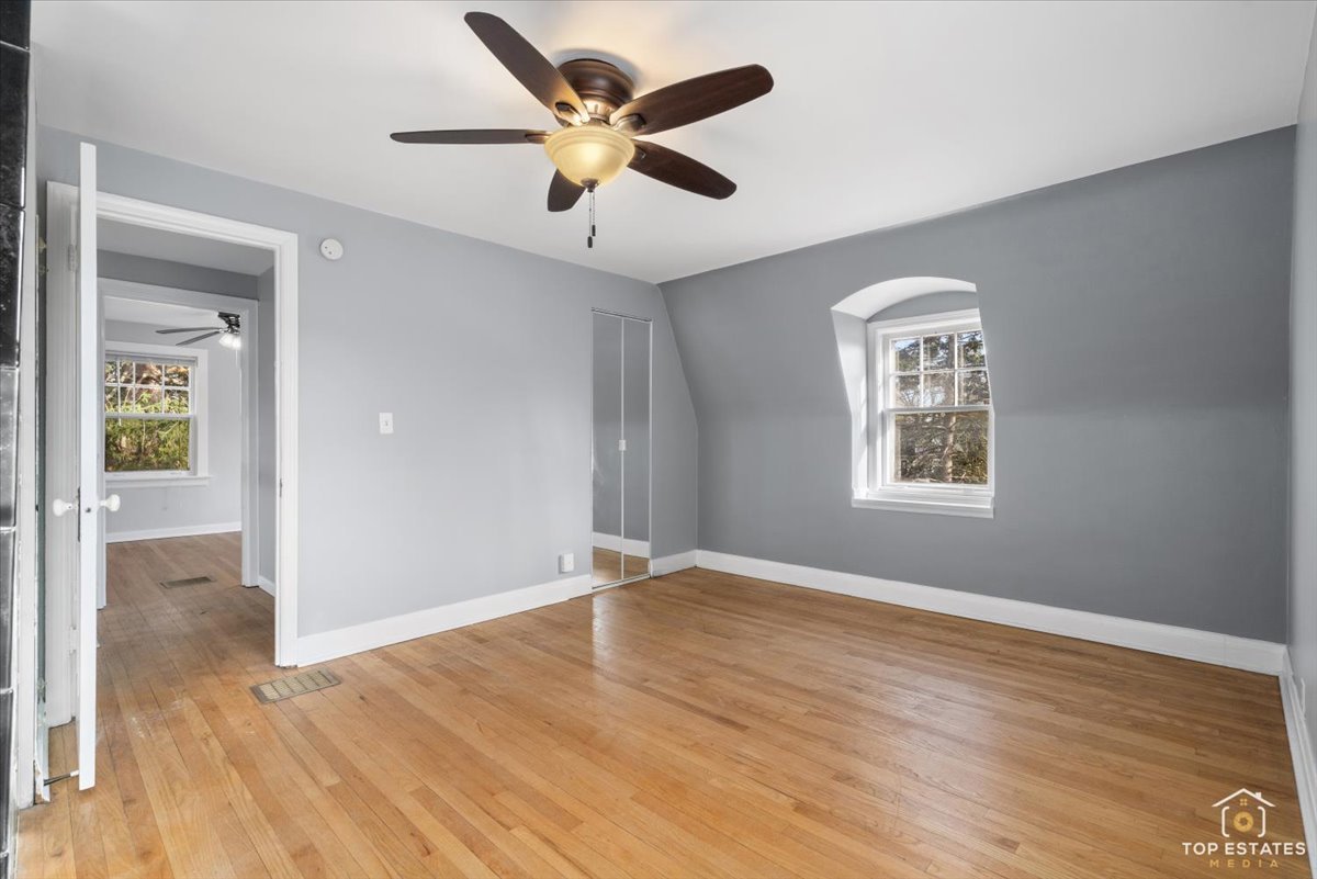 304 East Camp McDonald Road Prospect Heights, IL 60070 - Photo 18 of 31