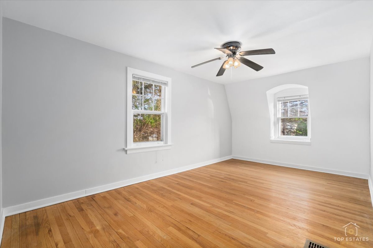 304 East Camp McDonald Road Prospect Heights, IL 60070 - Photo 23 of 31