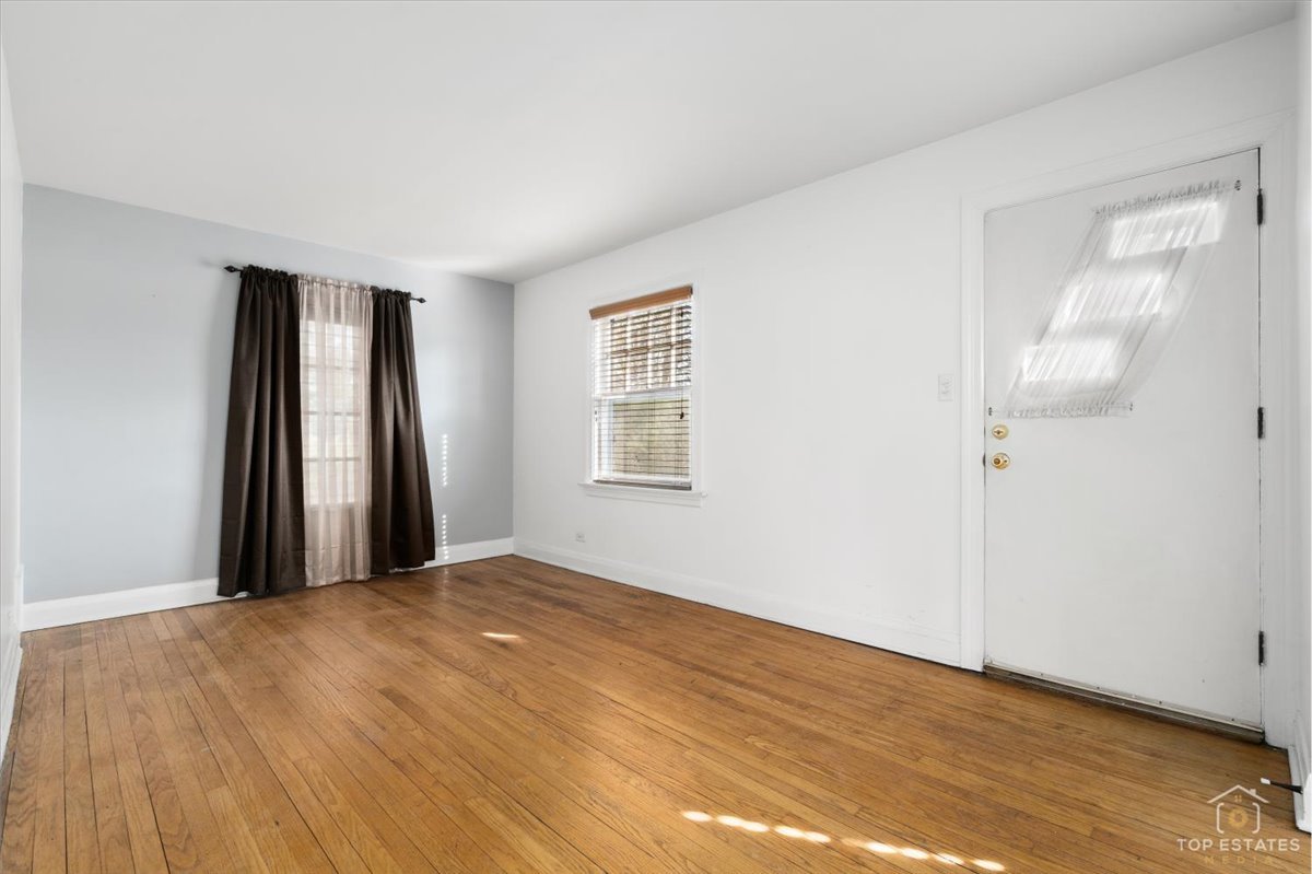 304 East Camp McDonald Road Prospect Heights, IL 60070 - Photo 3 of 31