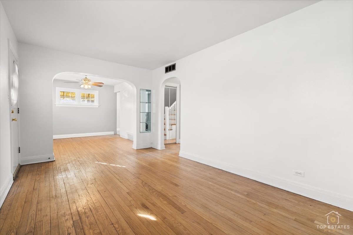 304 East Camp McDonald Road Prospect Heights, IL 60070 - Photo 6 of 31