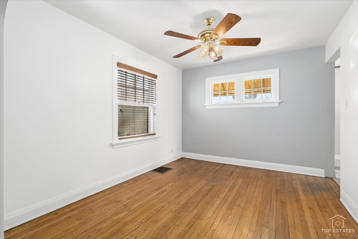 304 East Camp McDonald Road Prospect Heights, IL 60070 - Photo 7 of 31