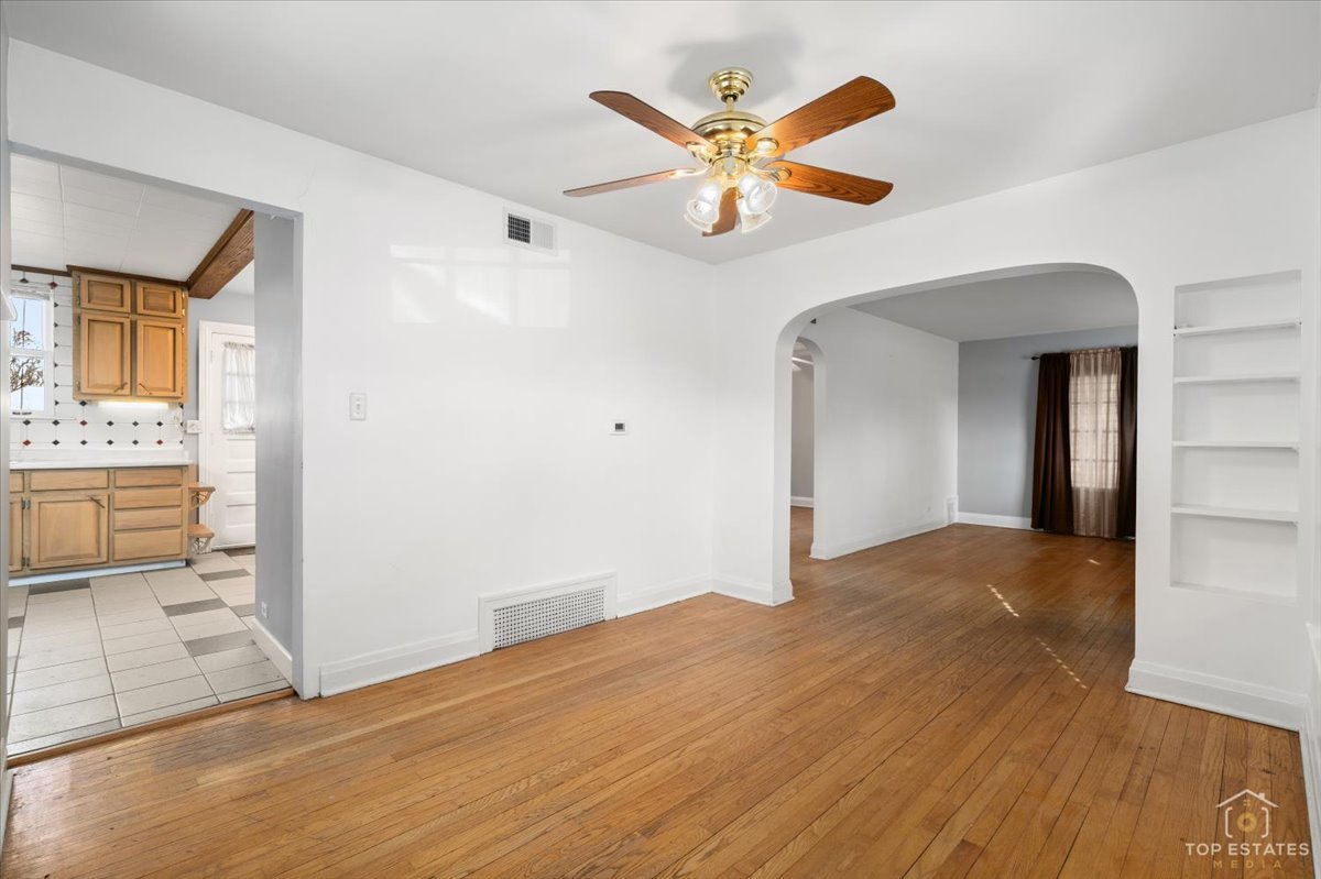 304 East Camp McDonald Road Prospect Heights, IL 60070 - Photo 9 of 31