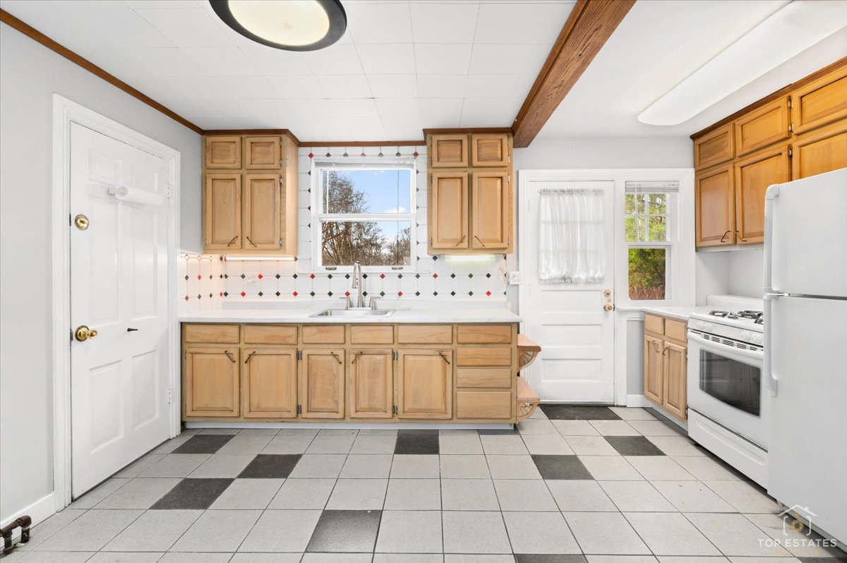 304 East Camp McDonald Road Prospect Heights, IL 60070 - Photo 10 of 31