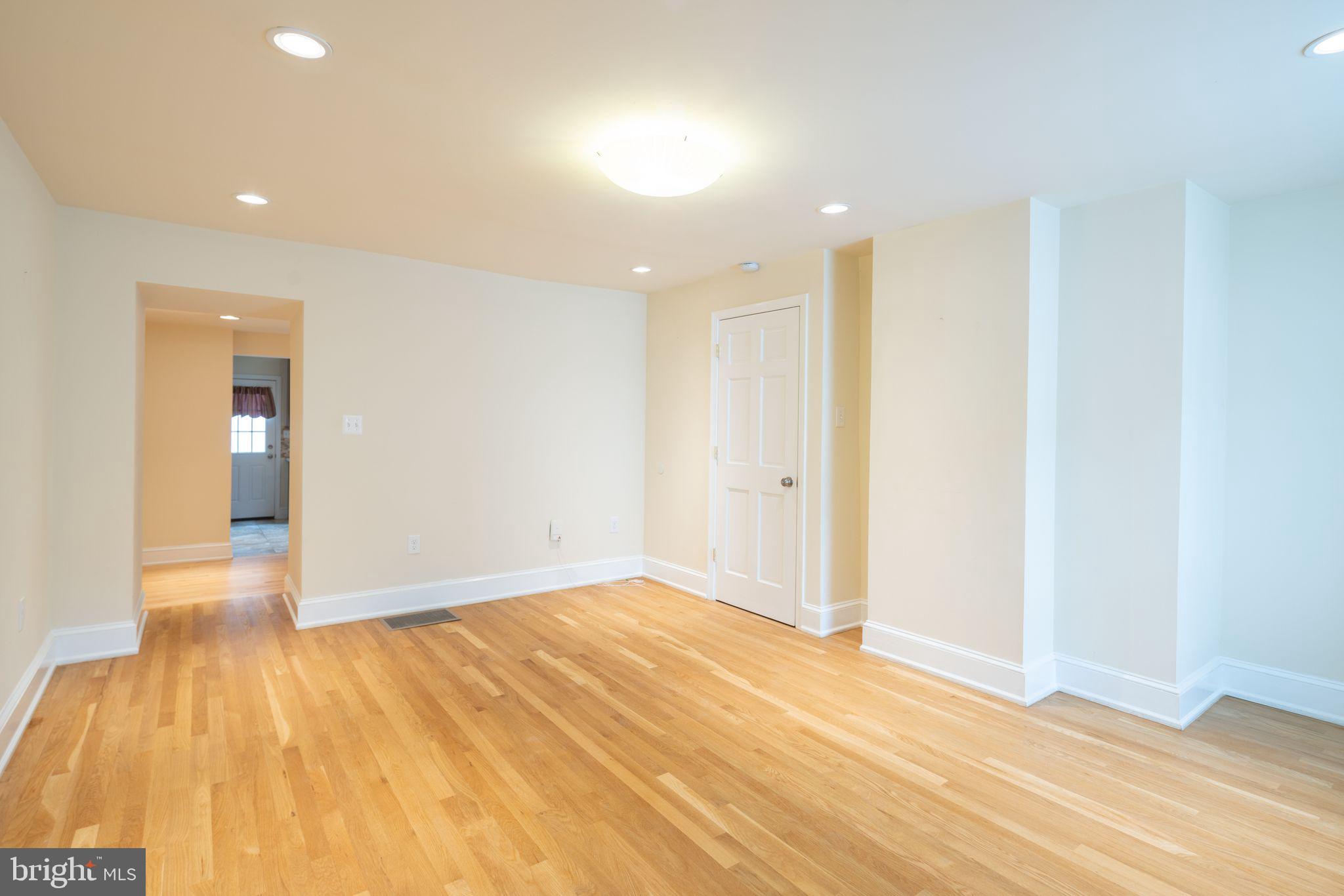 110 Roxborough Avenue Philadelphia, PA 19127 - Photo 3 of 25