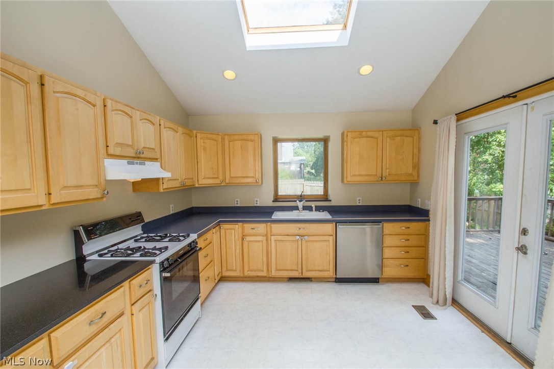 891 Ewart Road Akron, OH 44312 - Photo 14 of 34