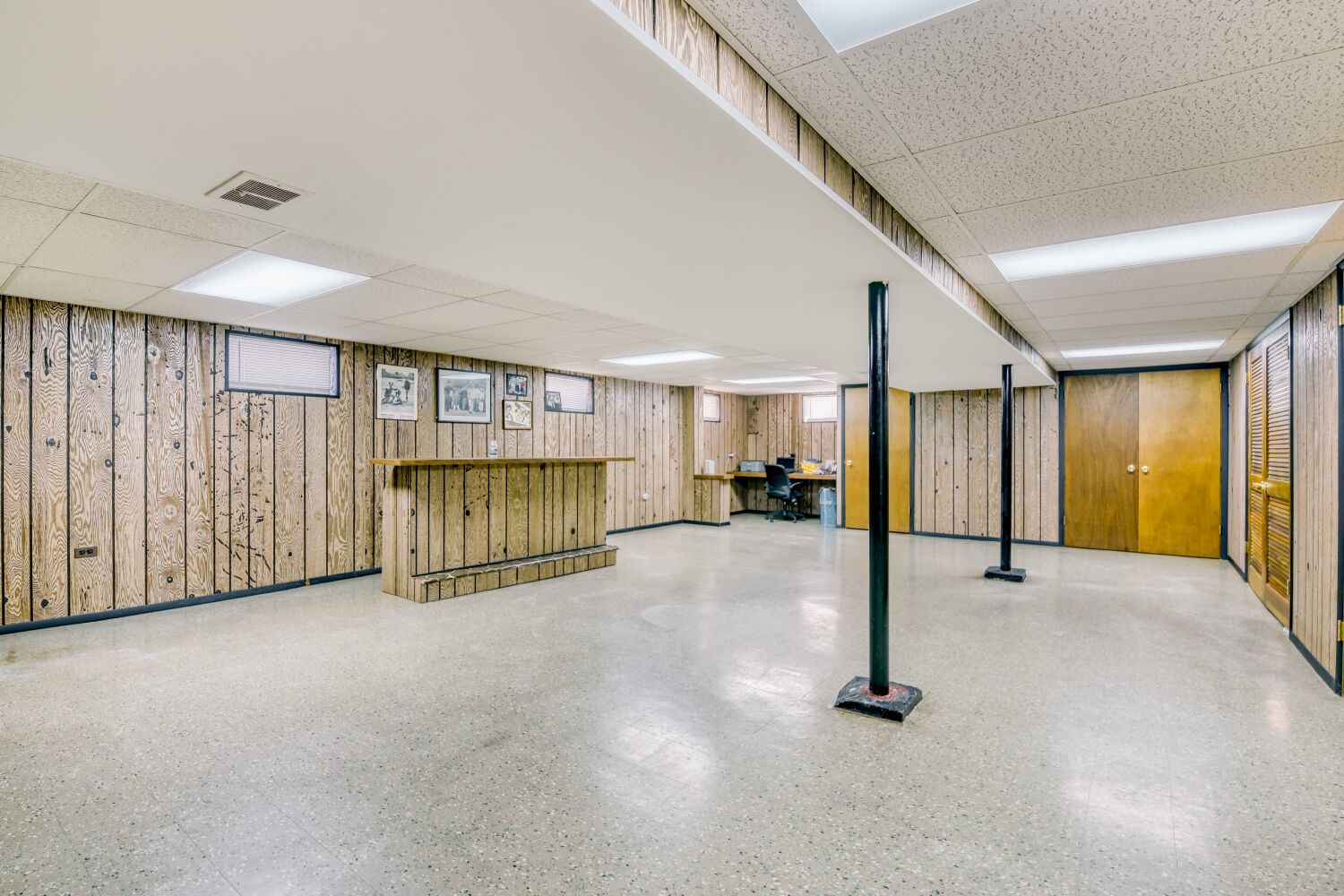 3643 West 113th Street Chicago, IL 60655 - Photo 14 of 19 a view of a garage