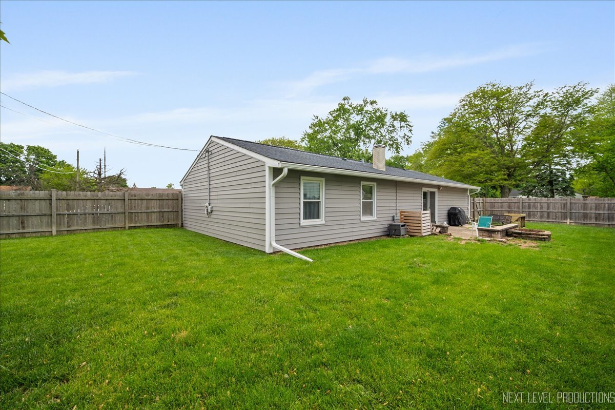 87 Saugatuck Road Montgomery, IL 60538 - Photo 22 of 27 a view of a back yard of the house with a garden